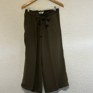 Color black & olive 2 pants like new size 11 brand Harmony Havoc